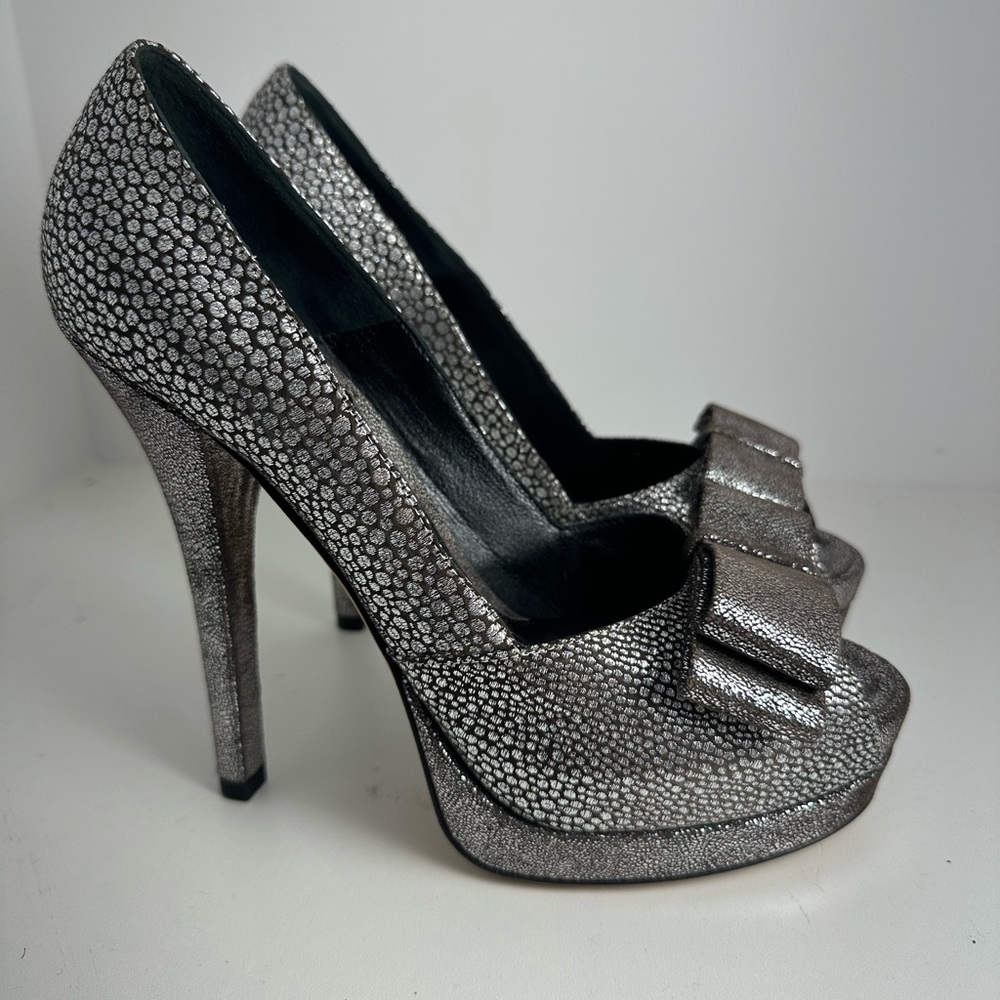 Fendi Silver Brocade Leather Bow Peep Toe Platform Pumps Heels Size 39